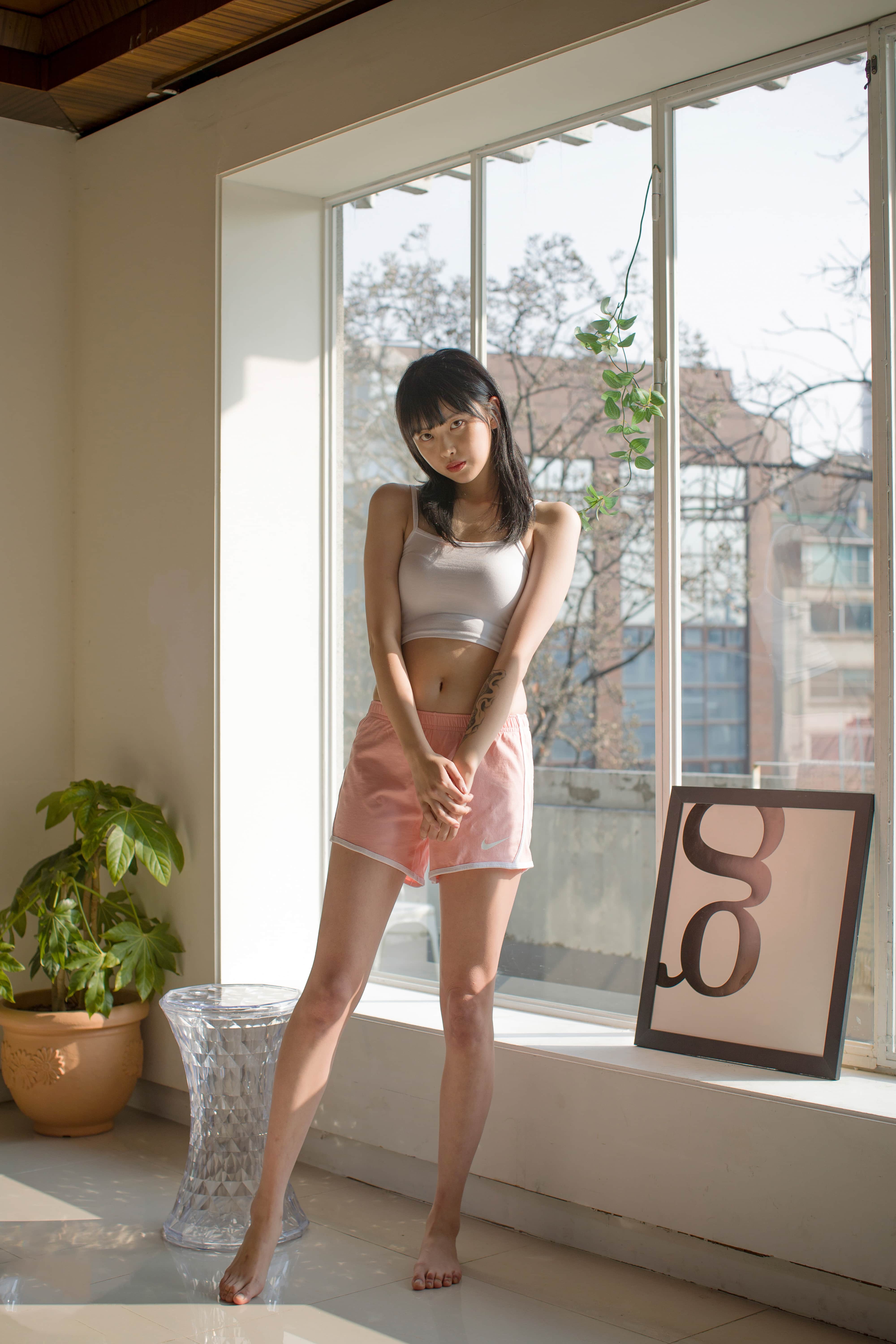 Han Xiaomei bare soles